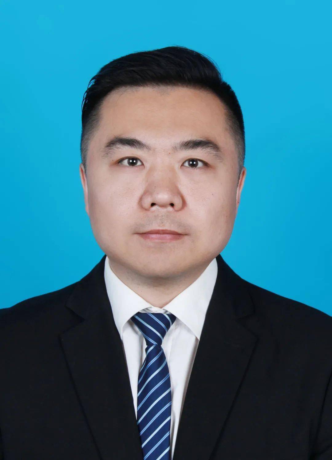钊伦